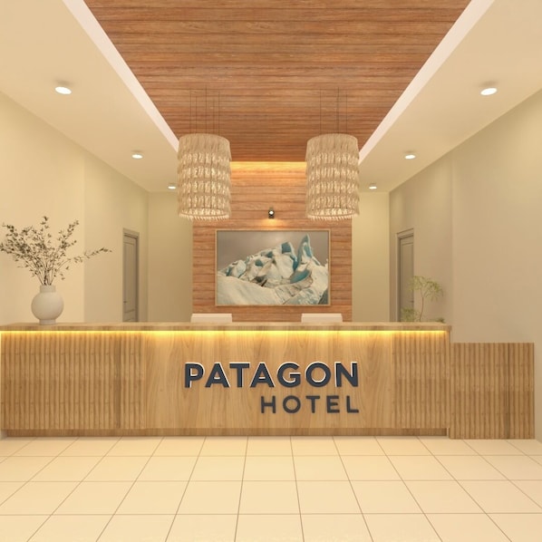 Una recepción con detalles de madera, un cuadro grande enmarco con icebergs, y el texto 'PATAGON HOTEL' en la pared.