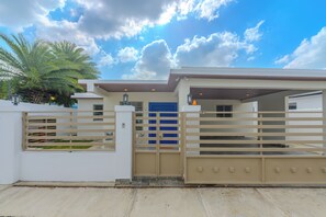 Exterior - Lovely 3-bedroom house with AC in Santiago de los Caballeros (Santiago de los Caballeros)