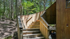 A wooden staircase leading to a cabin in a forest. - Moonraker House | Redwoods, Hot Tub & Trails (Sea Ranch)