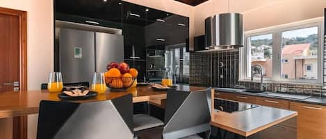 Apartment, Balcony, Sea View | Private kitchen