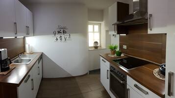 Coffee/tea maker, fridge, microwave, oven