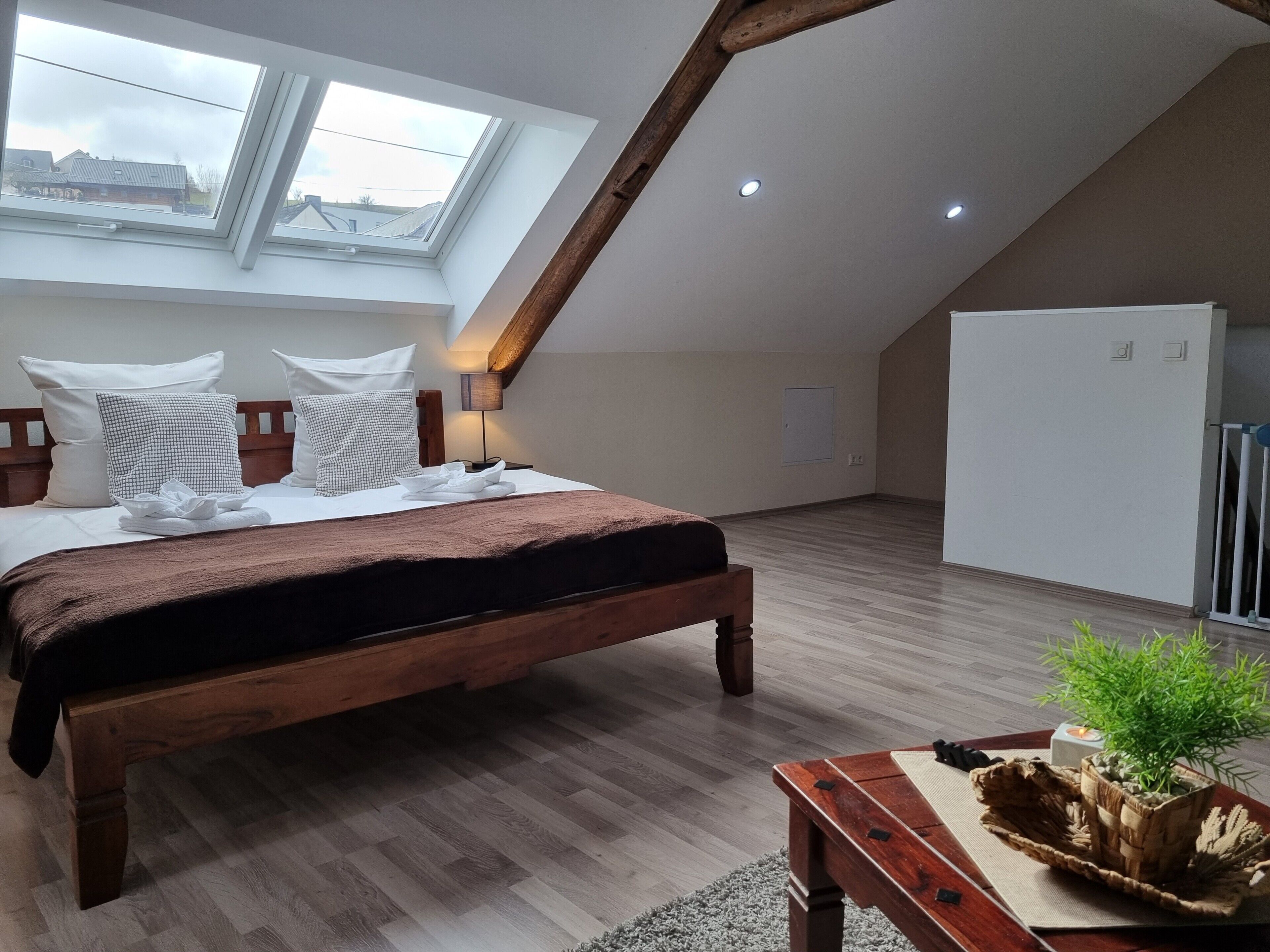4 bedrooms, WiFi, bed sheets