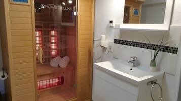 Dusche, Haartrockner, Handtücher