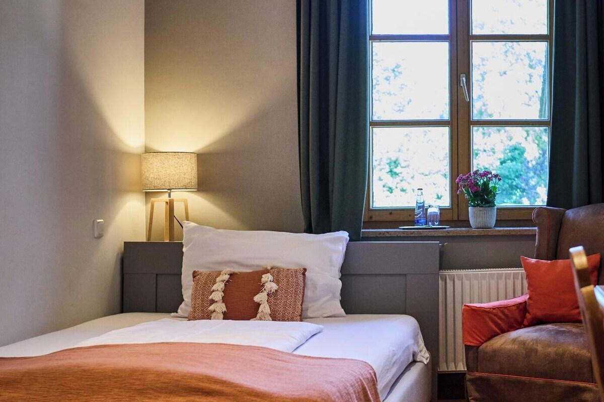 Standard Single Room, Garden View