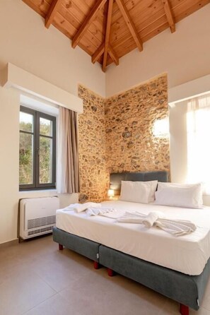 Villa – deluxe, balkong, hageutsikt | Strykejern/-brett, wi-fi (inkludert) og sengetøy