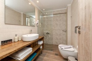 Villa – deluxe, balkong, hageutsikt | Bad