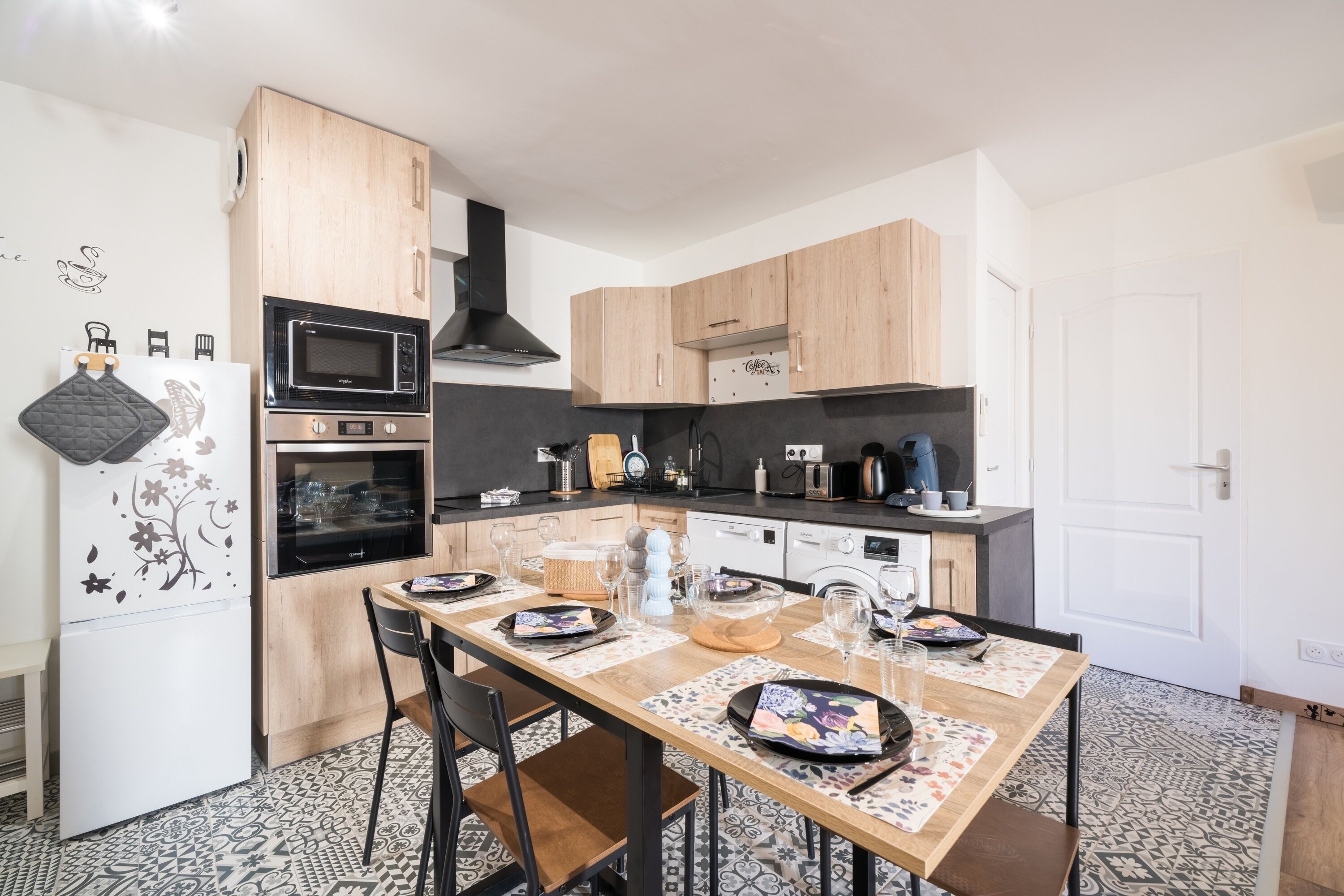 Macchina per tè/caffè, frigorifero, microonde, forno
