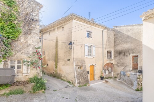 La Sacristie - Au coeur du village de Donzère