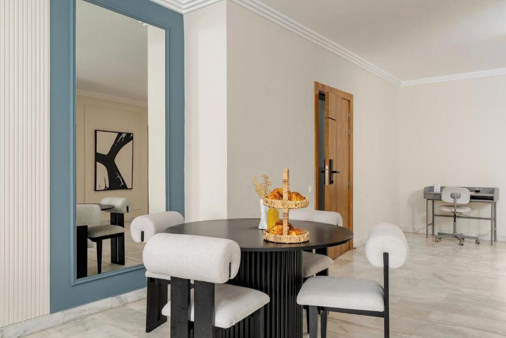 Apartamento, balcón, vistas a la ciudad | Restauración