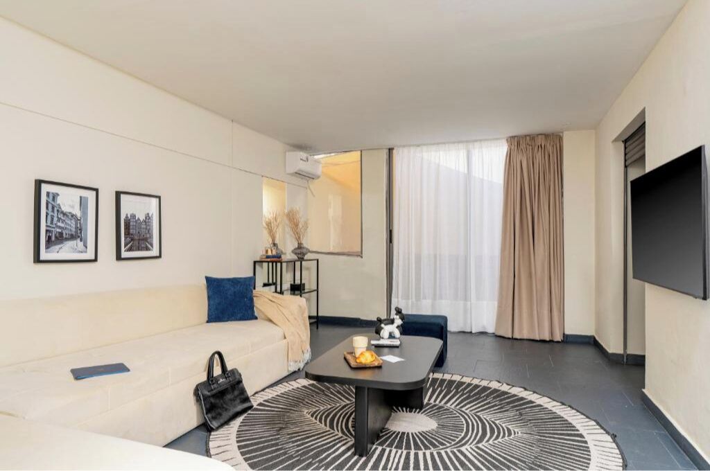 Maisonette, Balkon, Stadtblick | Wohnbereich