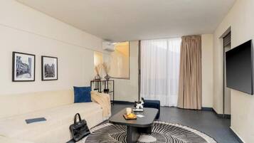 Duplex, Balcony, City View | Living area