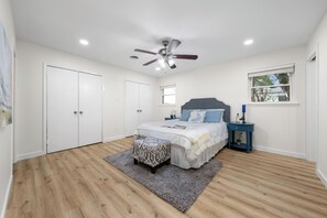 Room - Chic 3-bedroom house minutes from everything in charming Fort Worth (Fort Worth)