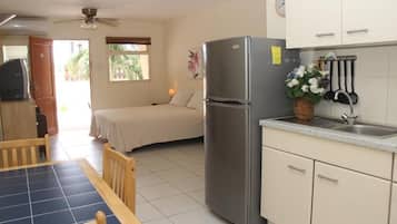 Studio, Terrasse, Gartenblick | Zimmersafe, Bügeleisen/Bügelbrett, kostenloses WLAN