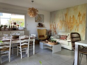 Living area - Vrbo Property (Cruseilles)