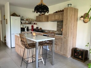 Private kitchen - Vrbo Property (Cruseilles)