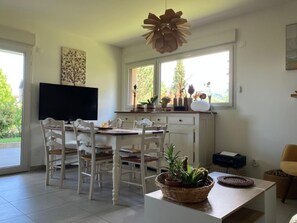 Dining - Vrbo Property (Cruseilles)