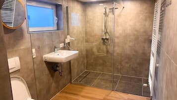 Deluxe-Apartment | Badezimmer