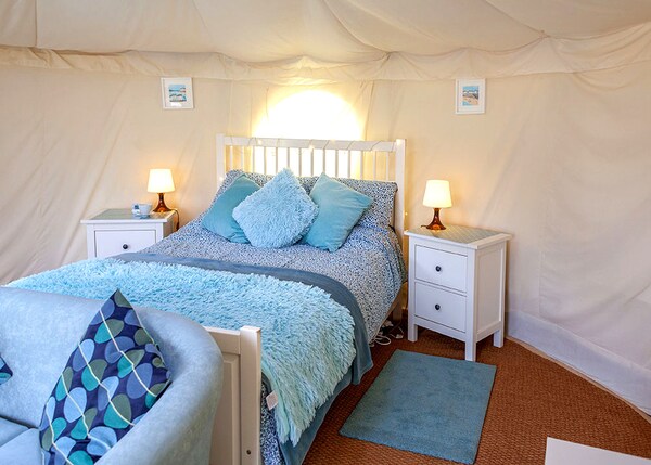 Yurt With Private Hot Tub And Bathroom - Dorset