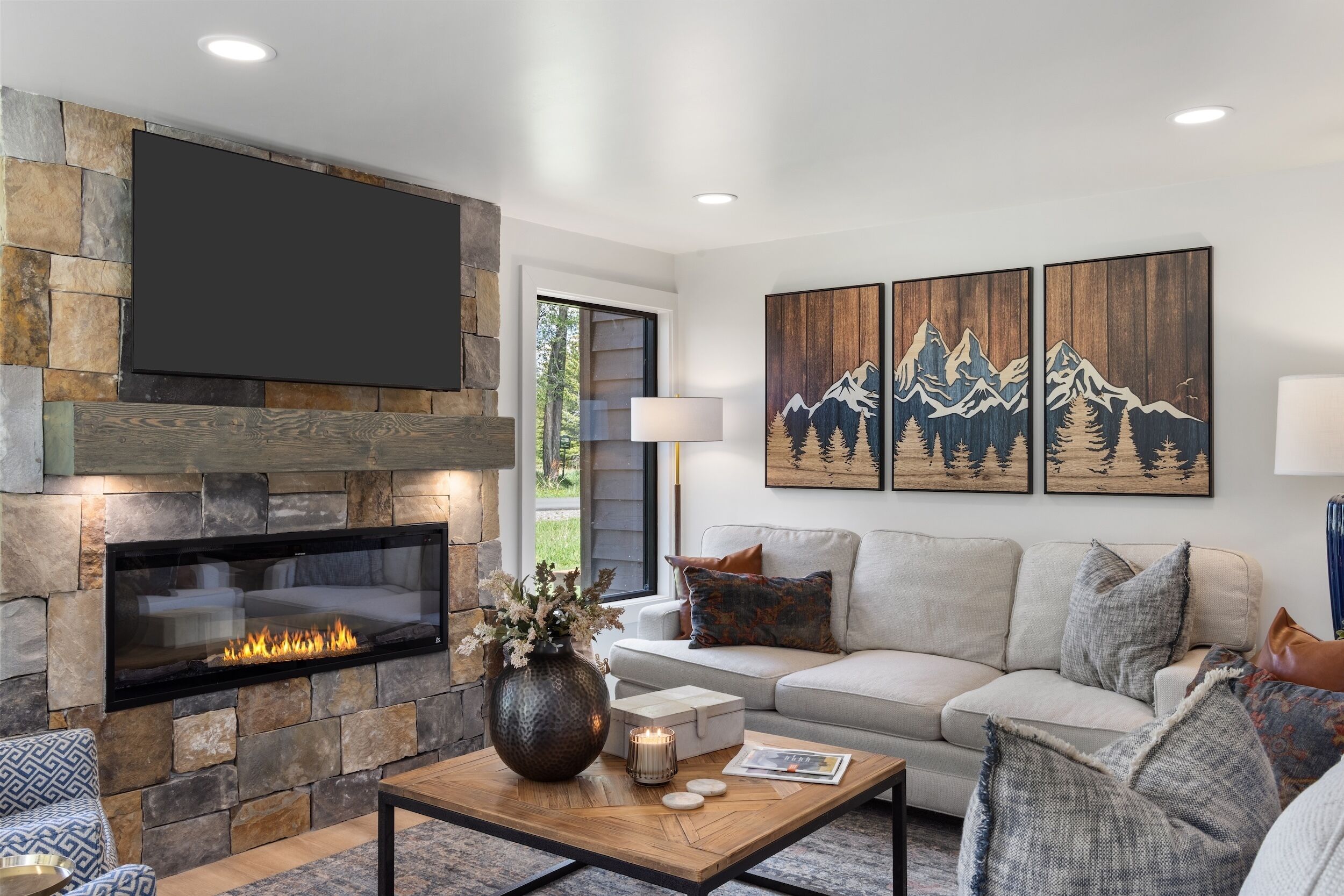 Smart TV, fireplace