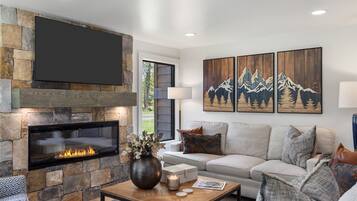 Smart TV, fireplace