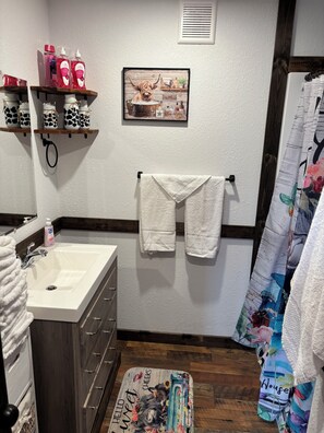 Bathroom - Sweet Serenity Cabin (Dunlap)