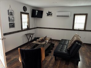 Living area - Sweet Serenity Cabin (Dunlap)