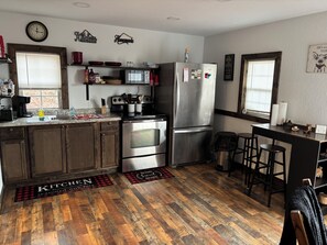 Private kitchen - Sweet Serenity Cabin (Dunlap)