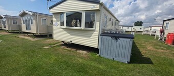 3-bed Caravan - Sleeps 8 - Free Parking - Balcony