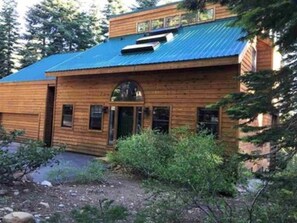 Exterior - New-Powder & Pines: Donner lake/spa/ Pet-Friendly (Truckee)