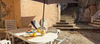 Maison de village entre mer et montagne