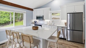 Unclassified image, 4 of 41, button - Lakefront Family Retreat - Private Dock, Fishing Cove & Stunning Lake View (Barnett)