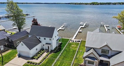 Coldwater Lake Retreat - Spacious 5 BR Getaway