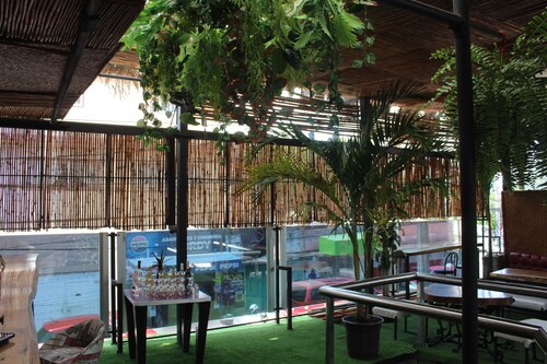 Aquí Comes Rico Airport Hostel 2-bedroom bed & breakfast in vibrant México City
