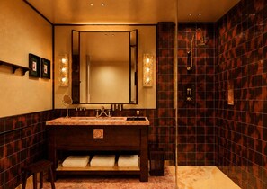 Hair dryer, slippers, towels, soap - Bourbon Hotel (Courchevel)