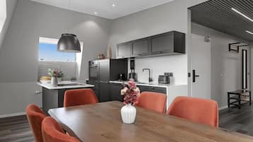 Departamento, 2 habitaciones | Cocina privada | Tetera eléctrica y tostadora