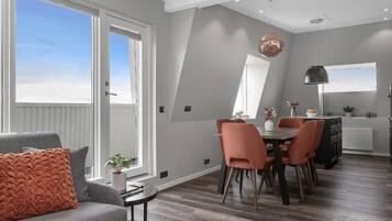 Appartement, 2 slaapkamers | Woonruimte | Flatscreentelevisie