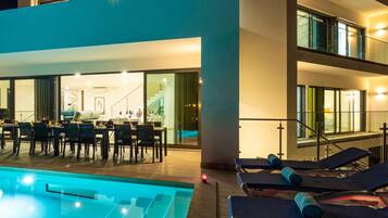 Outdoor pool, a heated pool