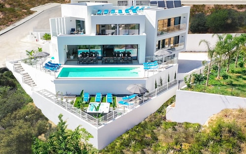 Villa Albert, Pool, Jacuzzi, Games Room
