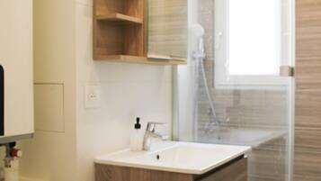 Douche, serviettes fournies