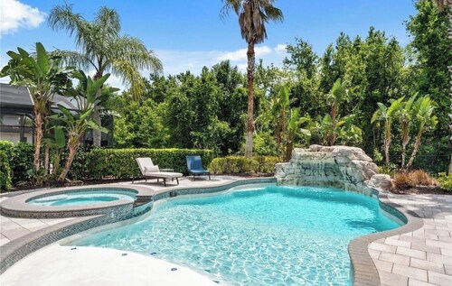 Reunion Resort, 12 minutes from Disney Property. Pool, Arcade, Theater sleeps 20