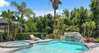 Reunion Resort, 12 minutes from Disney Property. Pool, Arcade, Theater sleeps 20