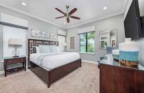 Room - 12 minutes from Disney Property. Sleeps 20! Resort style pool, Arcade, Theater (Kissimmee)