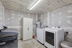 A laundry room with a washing machine, dryer, and a water heater. - Fabulous 2-bedroom apartment in welcoming Eugene for your stay (Eugene)