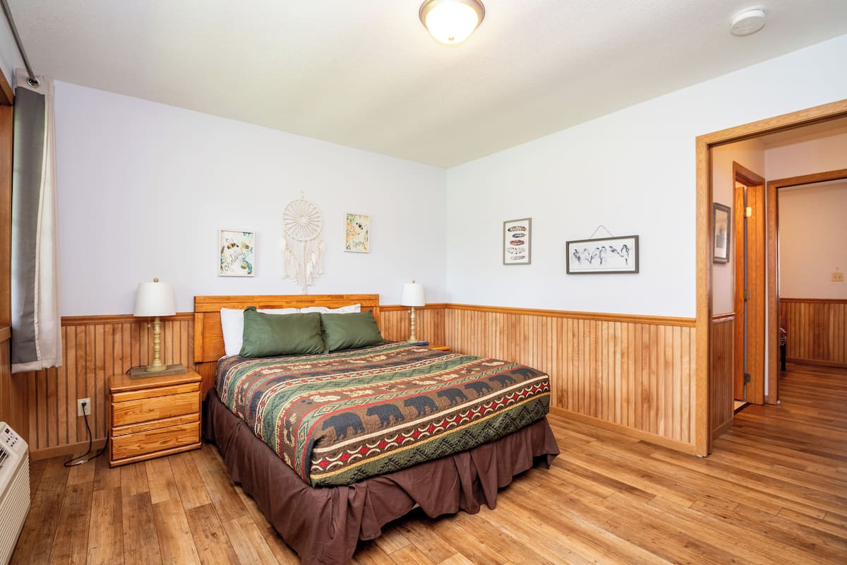 Dúplex básico, vistas al lago | Wifi gratis y ropa de cama