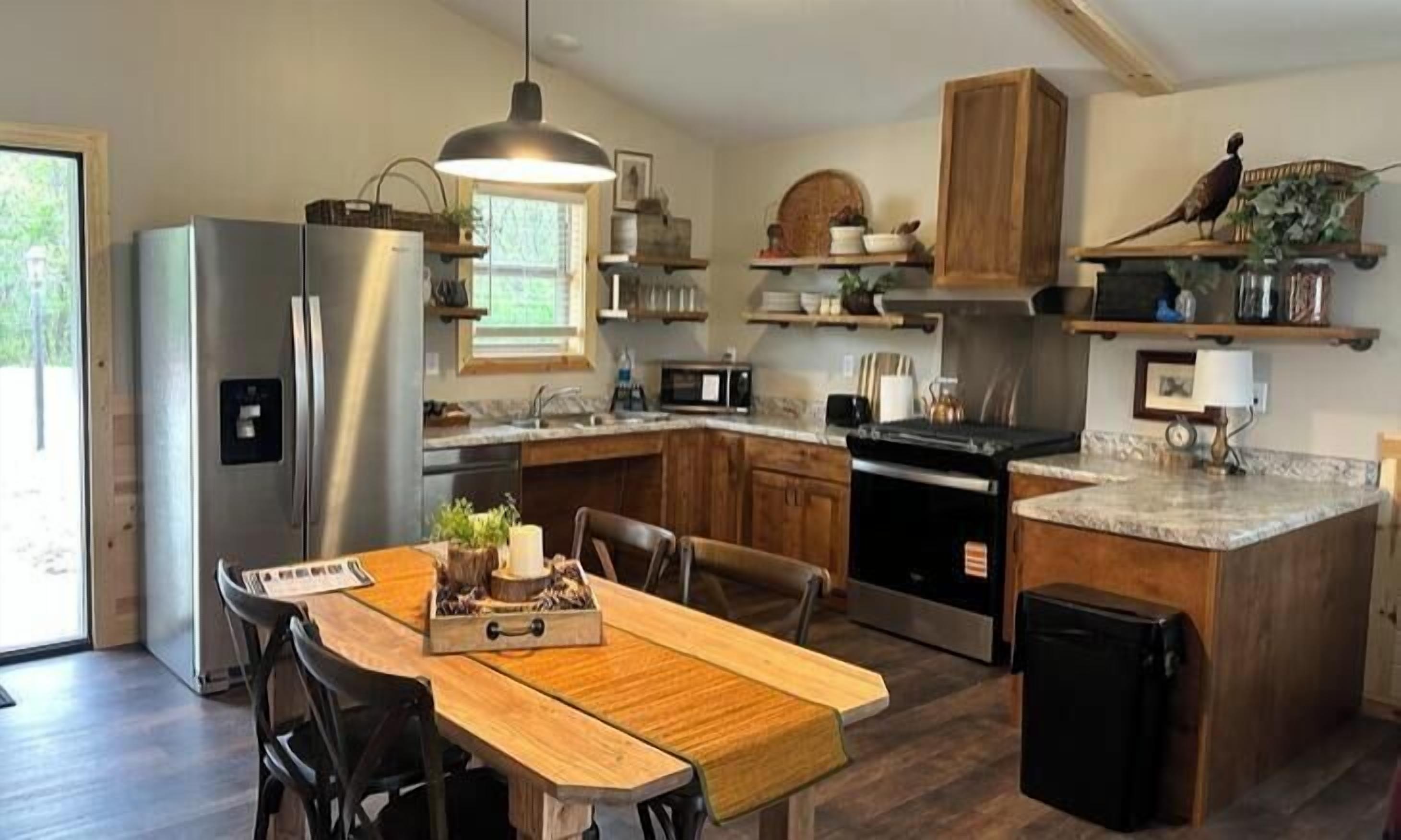 Comfort-Ferienhütte, Parkblick | Essbereich im Zimmer