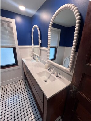 Bathroom - Wildlife Prairie Park (Hanna City)