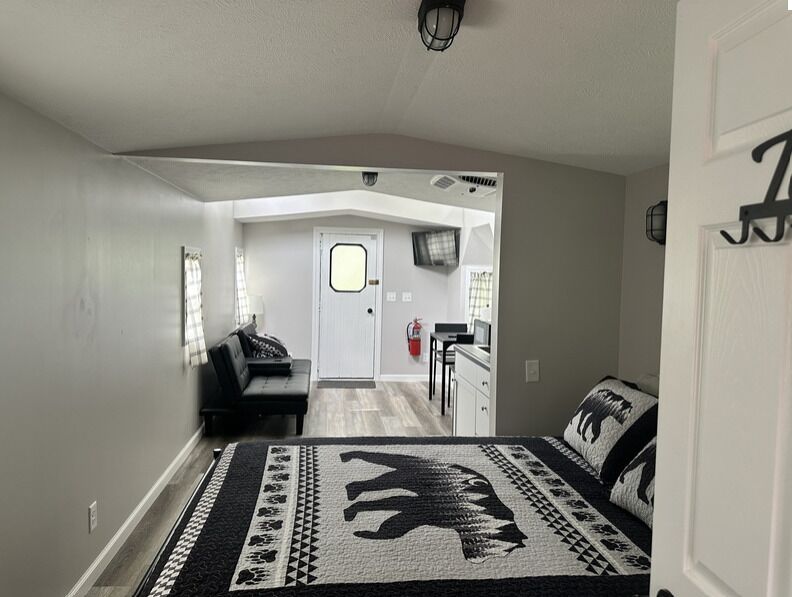 Signature Mobile Home, Park View | Free WiFi, bed sheets