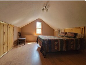 Free WiFi, bed sheets - Wildlife Prairie Park (Hanna City)