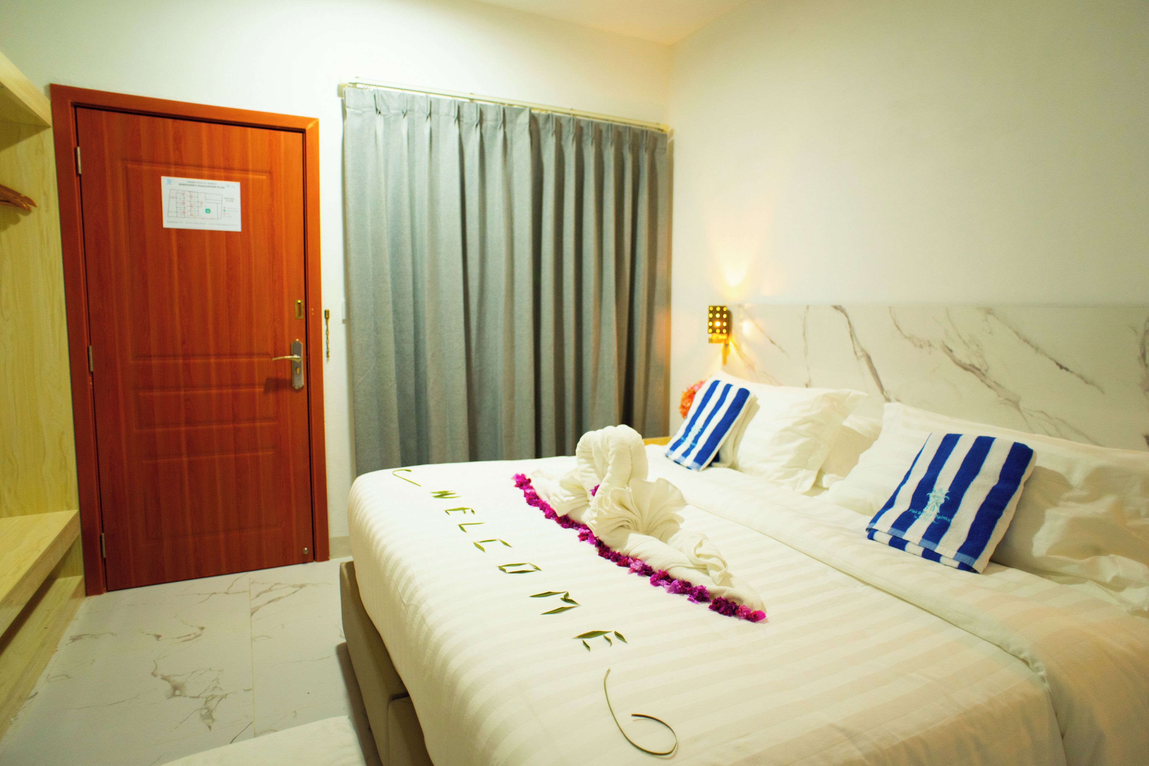 Deluxe Double Room, Garden View | In-room safe, desk, blackout drapes, free WiFi