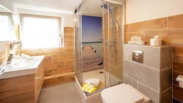 Dusche, Haartrockner, HandtĂŒcher